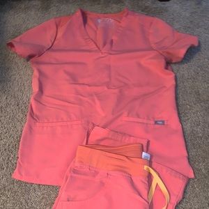 Coral Figs Scrub Set